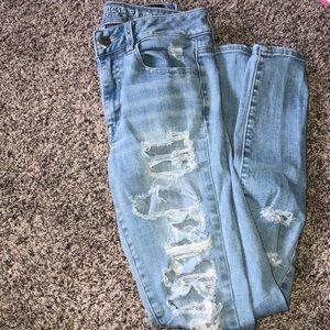 Distressed AE jeans!🎉